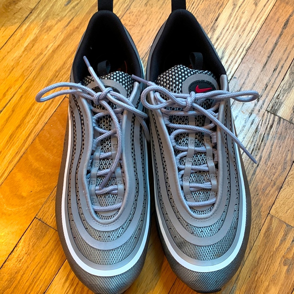 Woman’s Nike Airmax Sneakers